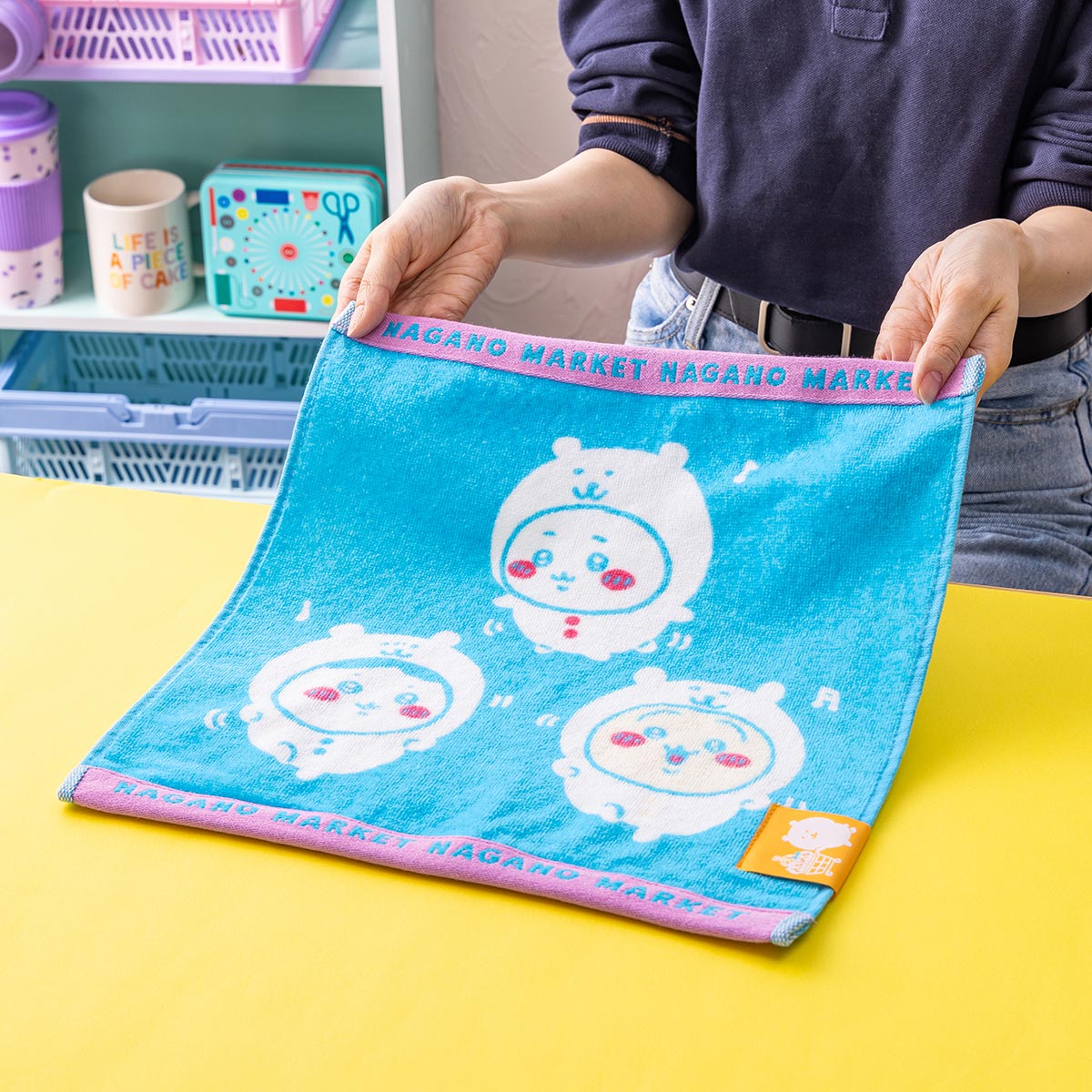 ナガノキャラクターズ カラーなヘム付きハンドタオル（パグともぐら